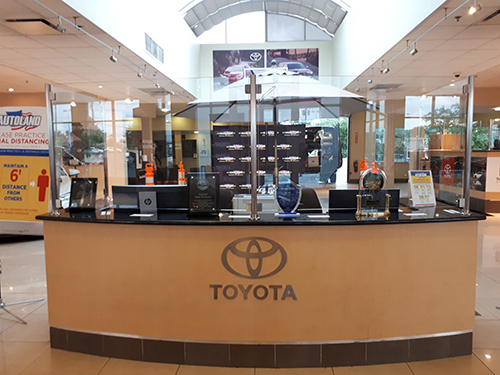 Glass partitions and sneeze guards